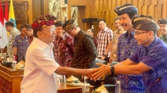 Koster Temui Pengusaha AMDK di Bali : Saya Minta Produksinya Dihentikan
