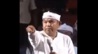 Dialog dengan Ibu Ditinggal Suami Terganggu, Dedi Mulyadi Ngamuk Gegara Bendera