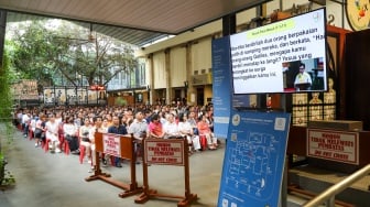 Umat Katolik mengikuti Misa Kenaikan Isa Almasih di Gereja Katedral Jakarta, Kamis (29/5/2025). [Suara.com/Alfian Winanto]