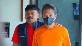 Tak Sengaja Senggol Motor di SPBU, Sopir Truk di Bekasi Dianiaya Hingga Tulang Pinggul Retak