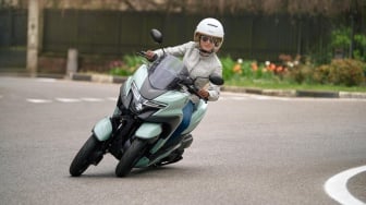 Motor Premium Yamaha Mesin Sekelas Supra X tapi Harga Setara XMAX: Rodanya 3 tapi Bisa Belok Miring
