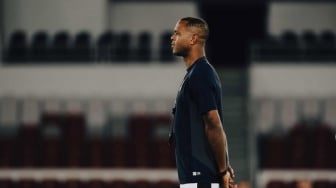 Ketika Patrick Kluivert Pamer Skill Juggling dengan Denny Landzaat