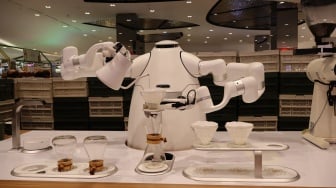 Robot Barista Unjuk Kebolehan di Kopi Fest Indonesia 2025 Medan