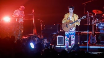 Musisi Jacob Collier tampil dalam acara BNI Java Jazz Festival 2025 di JIExpo Kemayoran, Jakarta, Jumat (30/5/2025). [Suara.com/Alfian Winanto]