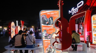 Suasana pengunjung di BNI Java Jazz Festival 2025 di Jiexpo Kemayoran, Jakarta, Jumat (30/5/2025). [Suara.com/Alfian Winanto]