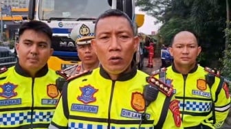 Truk Muatan Pasir Terguling di Tol Jakarta-Tangerang: Kernet Tewas, Kemacetan Mengular