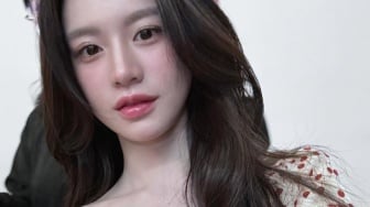 Effortlessly Look! 4 Pilihan OOTD Kasual Go Youn Jung yang Mudah Ditiru