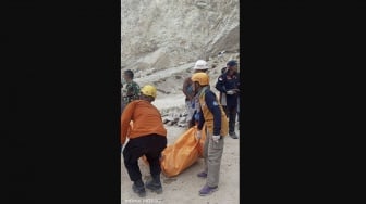 Delapan Korban Longsor Gunung Kuda Diduga Masih Tertimbun, Polri Kerahkan Anjing Pelacak