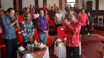 Temui Para Pengusaha di Bali, Koster Minta Kelola Sampah Sendiri