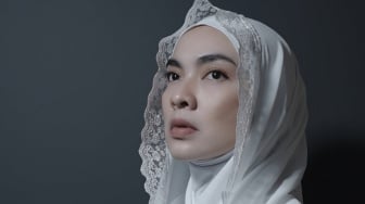 Tika Bravani Hadapi Tantangan Berat di Pementasan Monolog: Aku yang Tak Kehilangan Suara