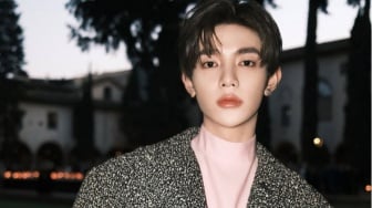 Gaya Makin Trendi dengan 4 Ide OOTD Chic ala Zhang Hao ZEROBASEONE