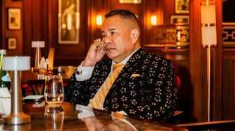 Makan Ikan Panggang, Hotman Paris Keracunan Parah Hingga Dirawat di RS Singapura