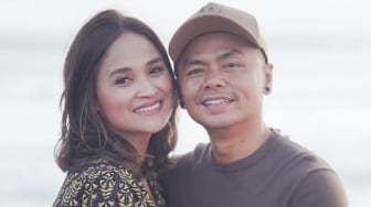 Gagal Haji Tahun ini, Wendi Cagur dan Istri Dihibur Ivan Gunawan Hingga Habib Jafar