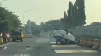 Horor di Exit Tol Sentul Bogor, Mobil Ringsek Tak Berbentuk