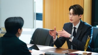 Jadi Pengacara Muda Jenius, Ini Peran Lee Jong Suk di Law and the City