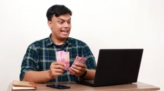 CORE Indonesia Bongkar Fakta Menarik: Ngutang Pinjol untuk Usaha Lebih Untung dan Bahagia!