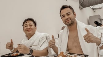 Kembali Dibiayai Raffi Ahmad Naik Haji, Sang Manajer Akui Dapat Kabar Dadakan