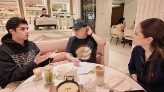 Jelang Akad Nikah, Al Ghazali Dibelikan Irwan Mussry Selop Branded Rp33 Juta