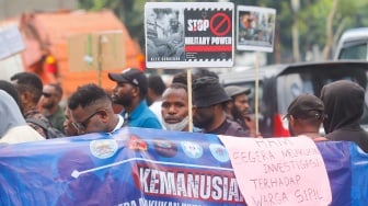 Demo di Kementerian HAM, Massa Tuntut Hentikan Kekerasan di Papua