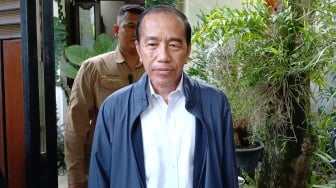 Wajah dan Leher Jokowi Muncul Bercak Merah, Orang Terdekat Ungkap Penyebabnya