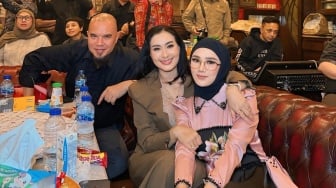 Hadir di Ulang Tahun Ahmad Dhani, Iis Dahlia Pamer Keakraban dengan Mulan Jameela