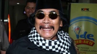 Tanda Salib di Dinding Bikin Salfok, Apa Agama Jaja Miharja?