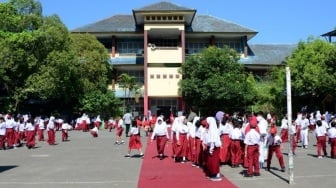 Dedi Mulyadi Berencana Atur Siswa Jabar Masuk Jam 6 Pagi, Dokter Anak: Ganggu Perkembangan