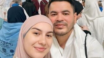 Beri Kue Ultah ke Sahabat Laki-Laki, Gestur Suami Irish Bella Jadi omongan