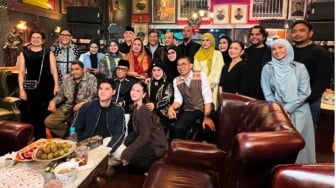 Artis Legend Ngumpul Semua, Adab Ahmad Dhani Disorot Saat Sambut Tamu di Pesta Ultahnya