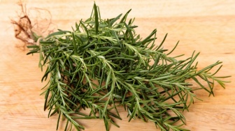 5 Sampo Rosemary untuk Atasi Kebotakan, Rambut Segar dan Kuat Seharian