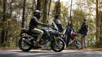 4 Motor Touring Honda Tipe Adventure Terbaik 2025: Tangguh, Murah, Gagah!
