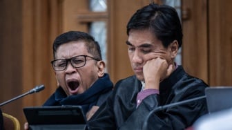 Di Tengah Sidang Suap, Hasto Luncurkan Buku 'Spiritualitas PDI Perjuangan' dari Balik Jeruji!