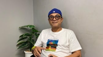 Nggak Mau Kalah, Kiki Narendra Nekat Warnai Rambut Pink di Hari Terakhir Syuting