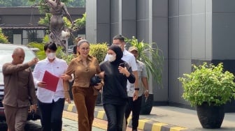Tangan Nikita Mirzani Tak Diborgol, Pihak Kejaksaan Selidiki Kemungkinan Ada Perlakuan 'Istimewa'