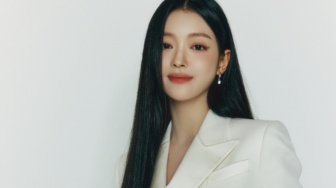 YooA OH MY GIRL Resmi Gabung Agensi SARAM, Siap Jajaki Dunia Akting
