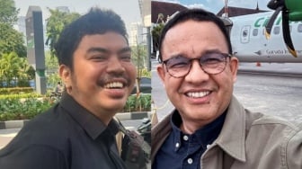 Saat Ananta Rispo Kasih Celengan Ayam Buat Anies Baswedan Tabung Dana Pilpres 2029