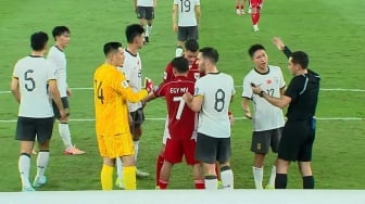 Tipu Muslihat Cerdik Jay Idzes di Laga Timnas Indonesia vs China