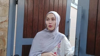Sakit saat Lebaran Idul Adha, Ibu Ayu Ting Ting Nyaris Tak Salat Ied