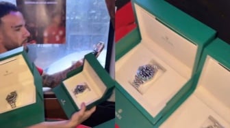 Timnas Dapat Jam Tangan Rolex Rp254 Juta dari Prabowo, Duit Negara atau Pribadi?