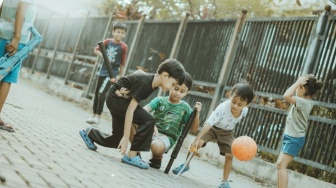Mainan Anak dan Stereotip Gender: Antara Mobil-mobilan dan Boneka