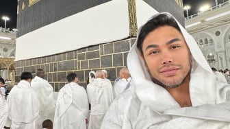 Resmi Bergelar Haji, Ivan Gunawan Lupa Kini Berkepala Plontos