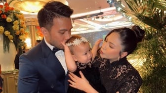 Momen Makan Malam Keluarga Jessica Mila Jadi Sorotan: Suami Cuek, Budaya Patriarki Diungkit!