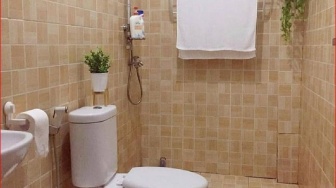 Inspirasi Desain Kamar Mandi Warna Cream, Hangat Dan Tampak Selalu Bersih