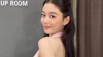 Sederhana dan Mewah, Ini 4 OOTD Pesta Kim You Jung yang Elegan untuk Ditiru