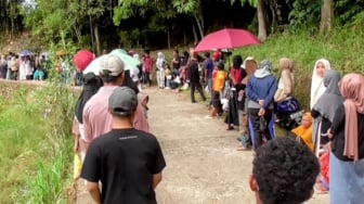 Tradisi 'Manampuang', Berbagi Daging Kurban Tanpa Kupon di Agam Sumbar