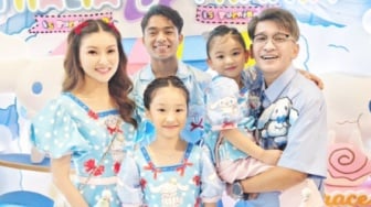 Beda Sikap Ruben Onsu dan Sarwendah Posting Kebersamaan di Ultah Anak