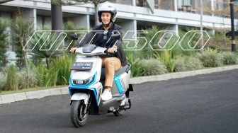 Berapa Kilometer Jarak Tempuh Motor Listrik Murah? Cek Daftar Unit di Bawah Rp20 Juta Ini