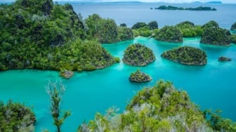 Liburan ke Raja Ampat Sebelum Berubah Wajah Jadi Area Tambang, Segini Perkiraan Biayanya