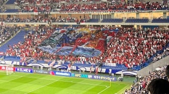 Eksklusif dari Jepang: Tifo Suporter Timnas Indonesia Banjir Tepuk Tangan
