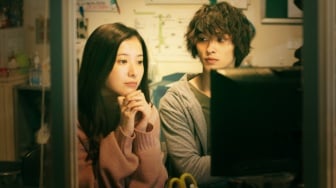 Review Film Your Eyes Tell, Cinta Tulus yang Hadir Tanpa Suara
